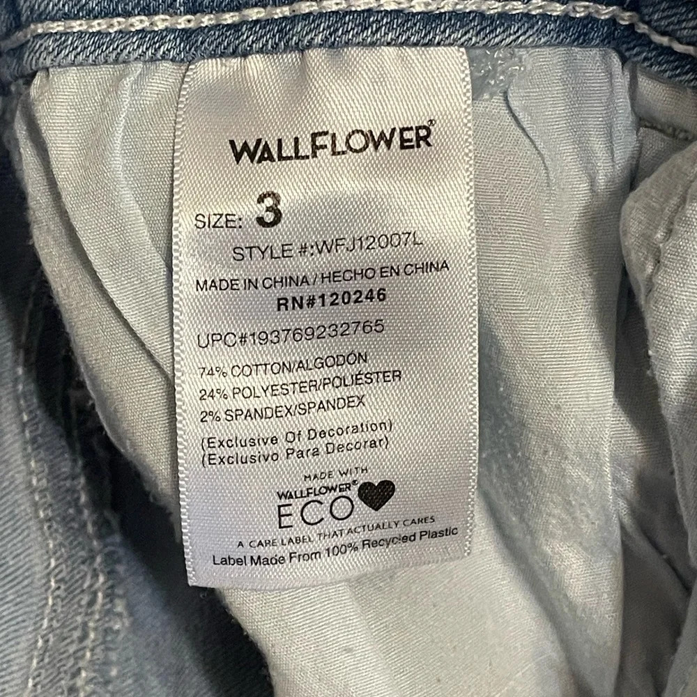 Wallflower Luscious Curvey Fit Cuffed Denim Jean Shorts Size 3 - Picture 5 of 6